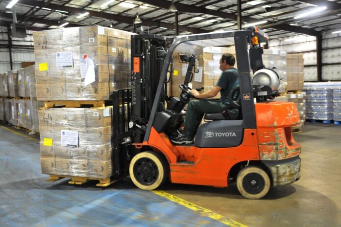 Benefits of Forklifts in Warehouses