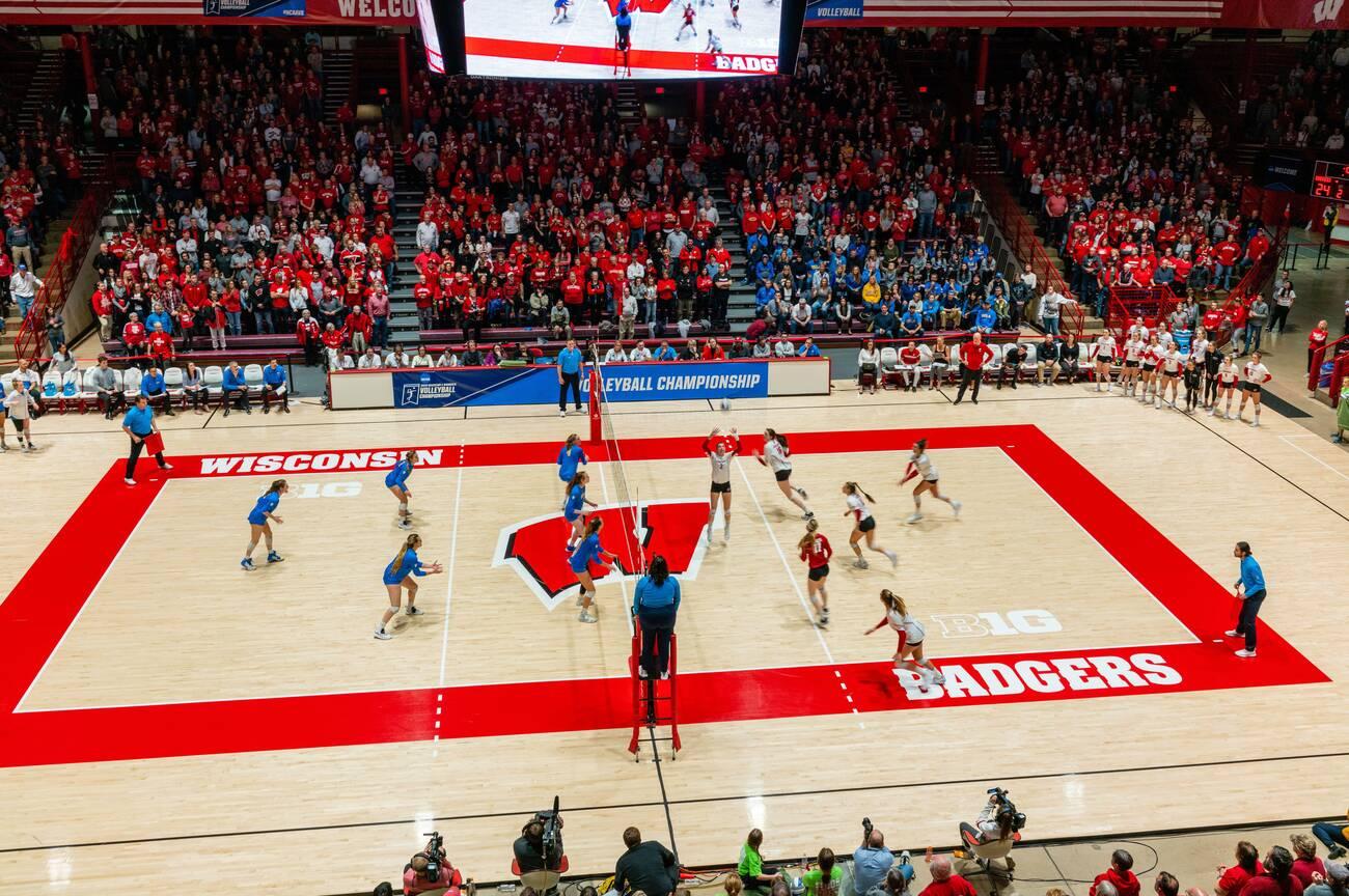 wisconsin university volleyball match