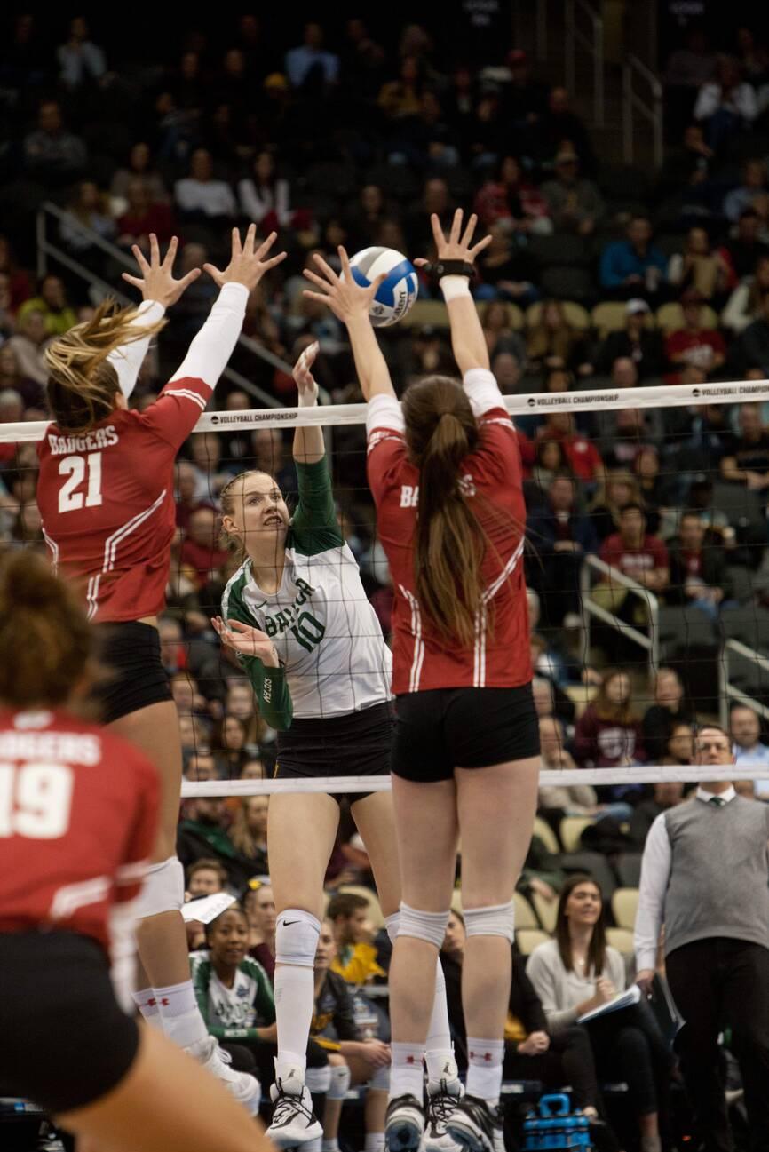 wisconsin university volleyball team